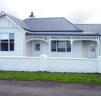 Calgary House  Cottage Accommodation - Lismore Accommodation