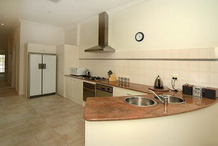 Michelle's Garden Apartments - Lismore Accommodation 4
