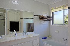 Aaah @ Byron - Lismore Accommodation 4