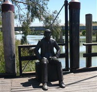 Captain John Egge Statue - Lismore Accommodation