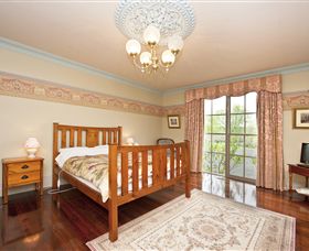 Barcaldine House - Lismore Accommodation 7