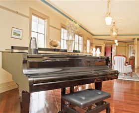 Barcaldine House - Lismore Accommodation 6