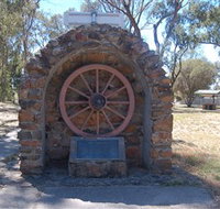 Jindera Pioneer Cairn - Lismore Accommodation