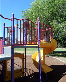 Fadden Pines Playground - Lismore Accommodation 2