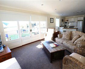 Keith Tulloch Wine - Lismore Accommodation 3