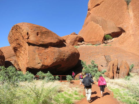 Full Uluru Base Walk At Sunrise Including Breakfast - Lismore Accommodation 3