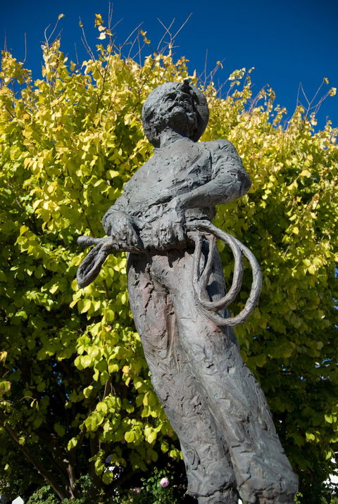 Alexander Cameron Statue - Lismore Accommodation 1