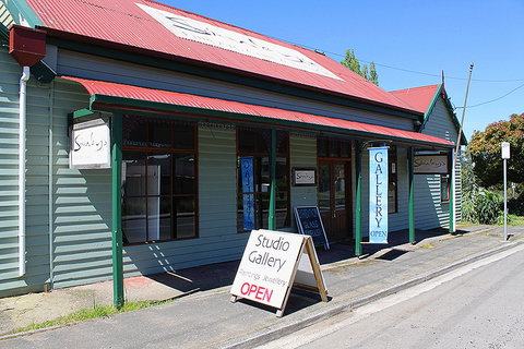 The Art Of Richard Stanley, Studio And Gallery - Lismore Accommodation 1