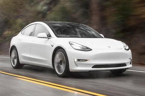 Adelaide Airport Departure Transfer In A Tesla Model3 EV - Lismore Accommodation 1