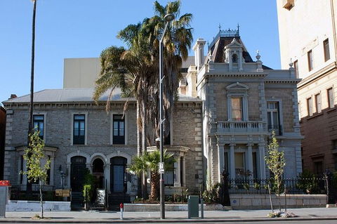 Adelaide Airport Transfers : Adelaide City To Airport ADL In Luxury Car - Lismore Accommodation 4