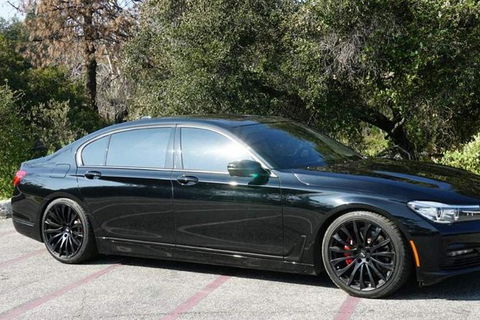 Town Car Hire Melbourne Airport To CBD - Lismore Accommodation 0