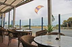 Henley Beach Hotel - Lismore Accommodation 3