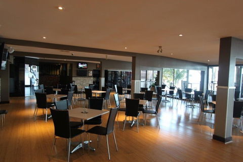 The Beachcomber Hotel - Lismore Accommodation 3
