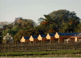 Tuileries Rutherglen Restaurant & Accommodation - Lismore Accommodation 0