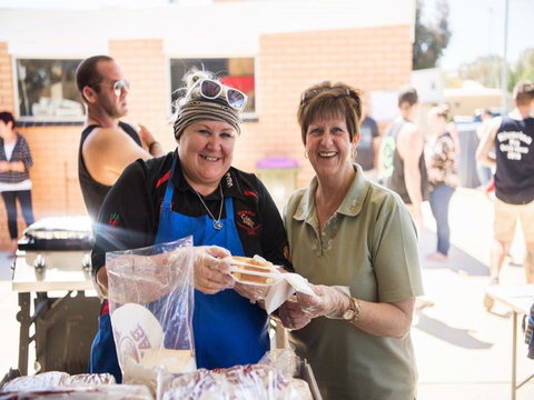 Mathoura Speed Shear And Annual Cancer Fundraiser - Lismore Accommodation 1