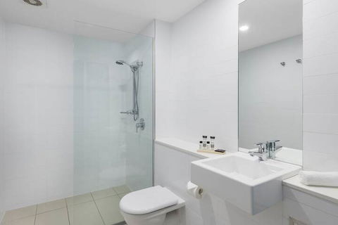 Oaks Nelson Bay Lure Suites - Lismore Accommodation 5