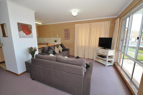Unit 1 Countess Court - Lismore Accommodation 6
