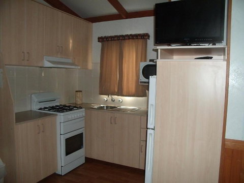 Elliston Waterloo Bay Tourist Park - Lismore Accommodation 2