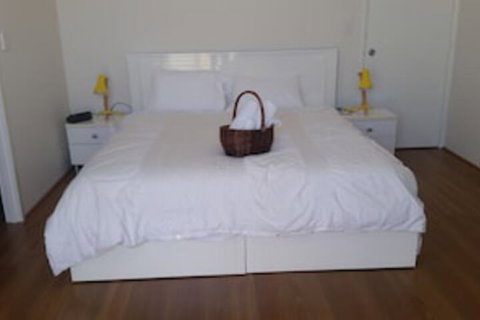Wyatt Retreat - Lismore Accommodation 0