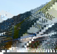 College Lawn Hotel - Hostel