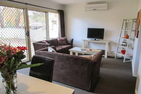 Angaston Mews Apartments - Lismore Accommodation 4