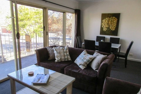 Angaston Mews Apartments - Lismore Accommodation 6