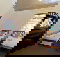 Deloraine Hotel - Lismore Accommodation