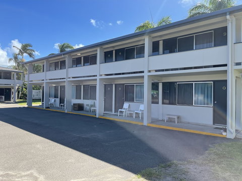 Queens Beach Motor Hotel - Lismore Accommodation 1