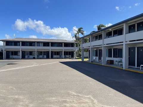 Queens Beach Motor Hotel - Lismore Accommodation 2