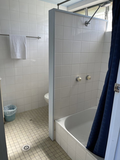 Queens Beach Motor Hotel - Lismore Accommodation 5