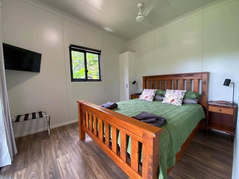 Mena Creek Flower House - Lismore Accommodation 3