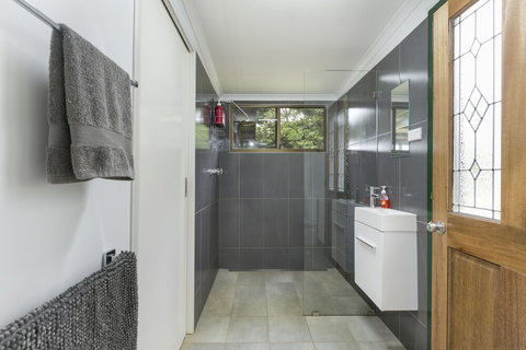 Mena Creek Flower House - Lismore Accommodation 6