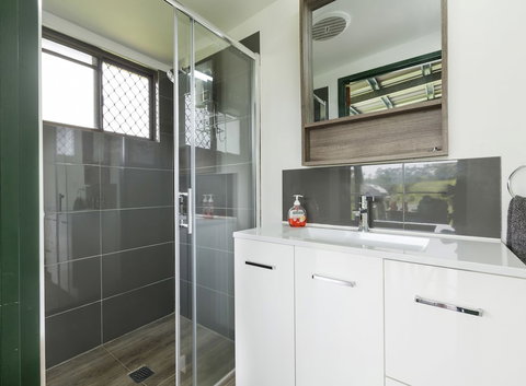 Mena Creek Flower House - Lismore Accommodation 4