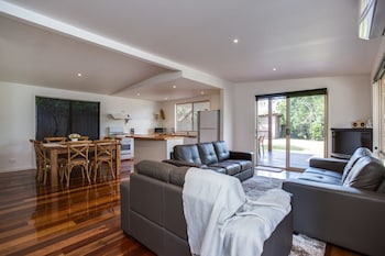 Tasman Surf House - Lismore Accommodation 0