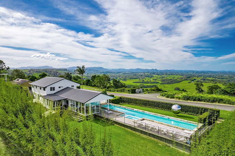 A PERFECT STAY - Villa St Helena - Lismore Accommodation 0