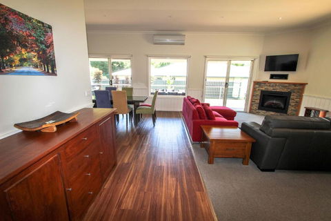 Blue Hills Rise - Lismore Accommodation 3