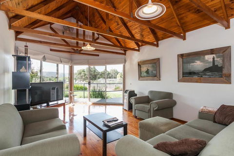 A River Bed Cottage - Lismore Accommodation 4