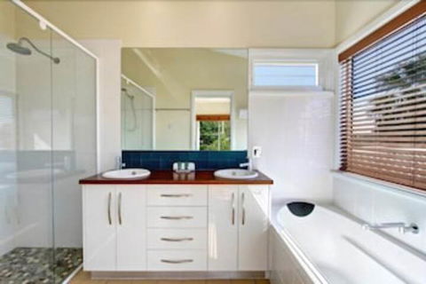 Away On Seaview Street - Lismore Accommodation 3