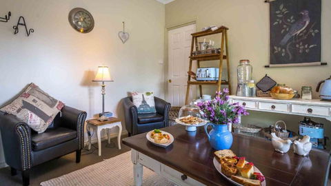 Vicarage View Cottage - Lismore Accommodation 2