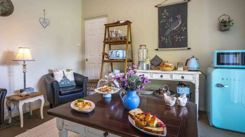 Vicarage View Cottage - Lismore Accommodation 1