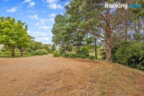 Green Views - Lismore Accommodation 6
