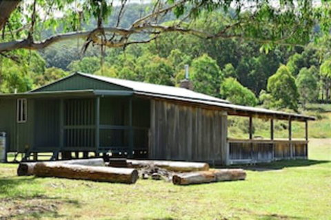 Four Bull Hut - Lismore Accommodation 1