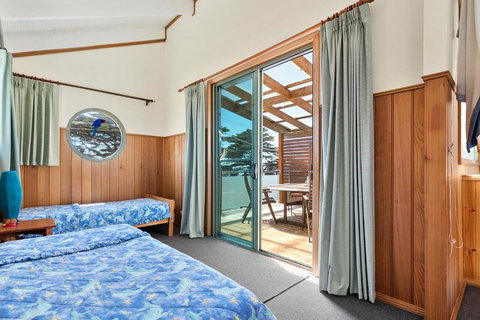 Black Dolphin Waterfront Townhouse Bay Views - Lismore Accommodation 3