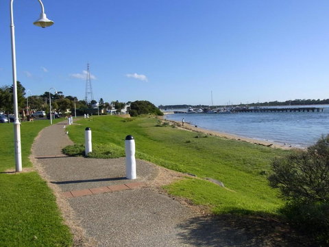 Black Dolphin Waterfront Townhouse Bay Views - Lismore Accommodation 5