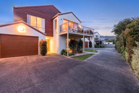 Sound Of The Sea - Lismore Accommodation 0