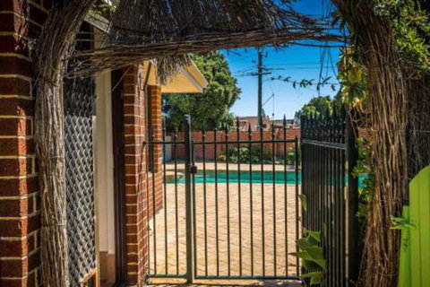 Yanchep Beach Retreat - Lismore Accommodation 5