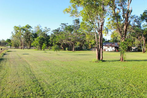 Banyan Tree Resort - Lismore Accommodation 3