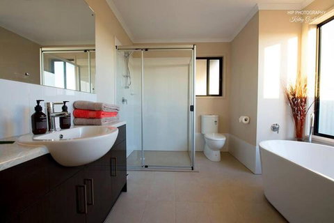 Still Earth - Lismore Accommodation 5