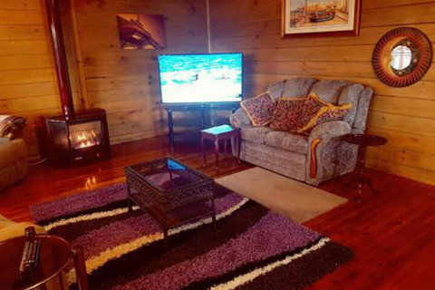 Abelia Lakeside No 2 Big Spa COTTAGE - Lismore Accommodation 0