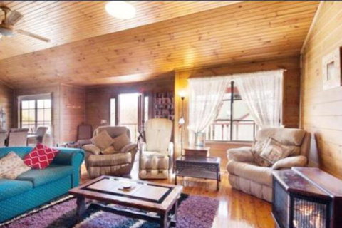 Abelia Lakeside No 2 Big Spa COTTAGE - Lismore Accommodation 3